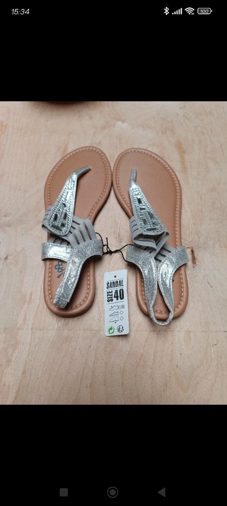 Nieuwe supermooie zilveren teenslippers p.40, Kleding | Dames, Ophalen of Verzenden, Nieuw