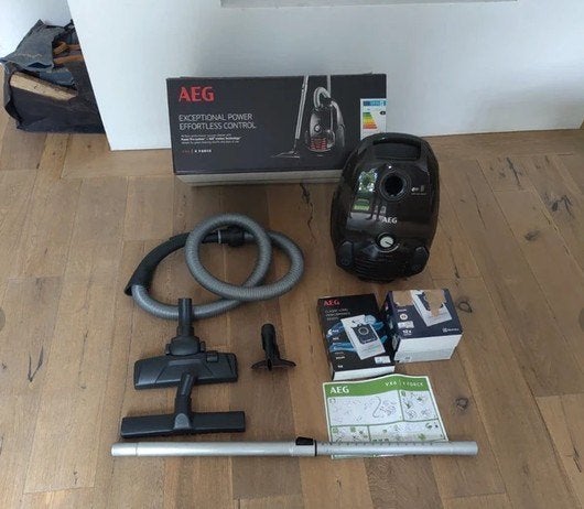 Aspirateur AEG VX6, Electroménager, Enlèvement ou Envoi, Utilisé, Moins de 1 200 watts, Accessoires inclus