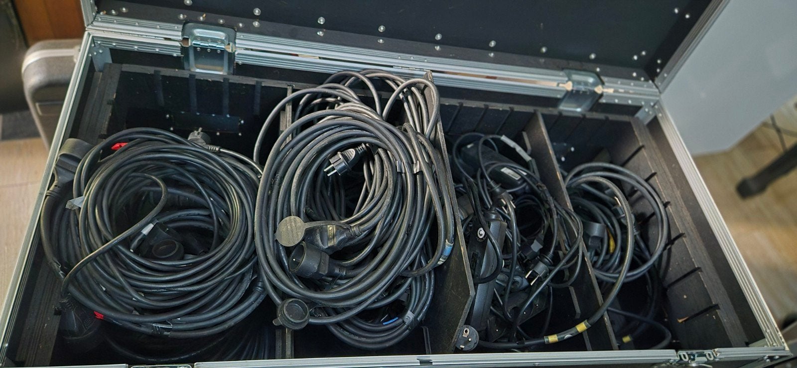 SHUKO CABLAGE IN FLIGHTCASE, Muziek en Instrumenten, Ophalen