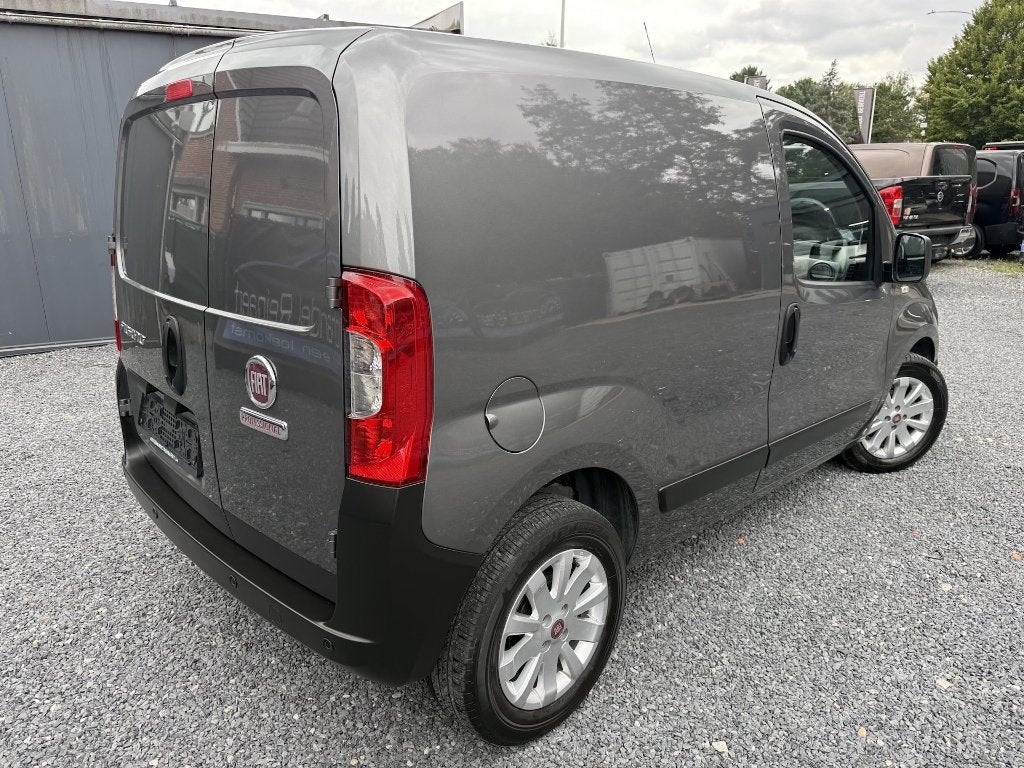 Fiat Fiorino 1.3JTD, 2021, 44.000km, Airco, 2 zit + Keuring, Auto's, Bestelwagens en Lichte vracht, https://public.car-pass.be/vhr/3391a30f-a97b-435f-b2db-83c044d0217e