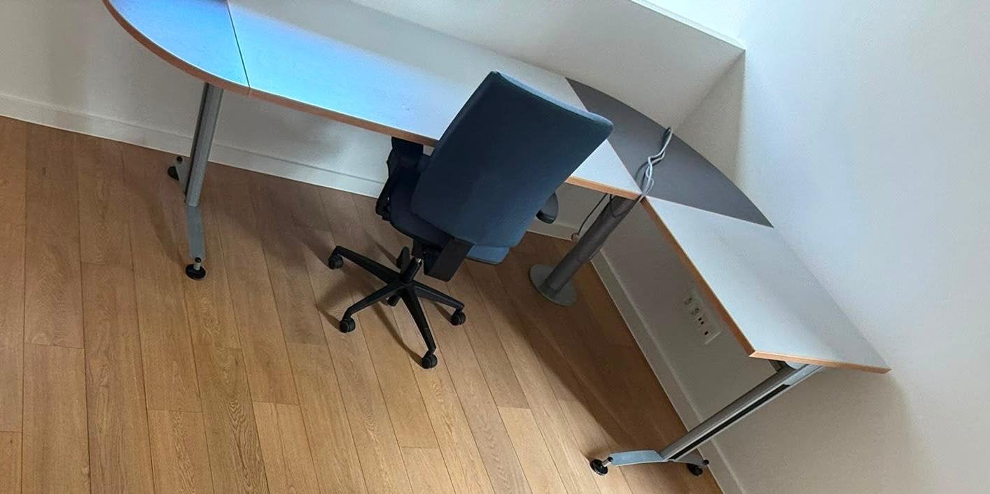 Grijs hoek bureau met stoel, Ophalen, Gebruikt, Hoekbureau, Modern