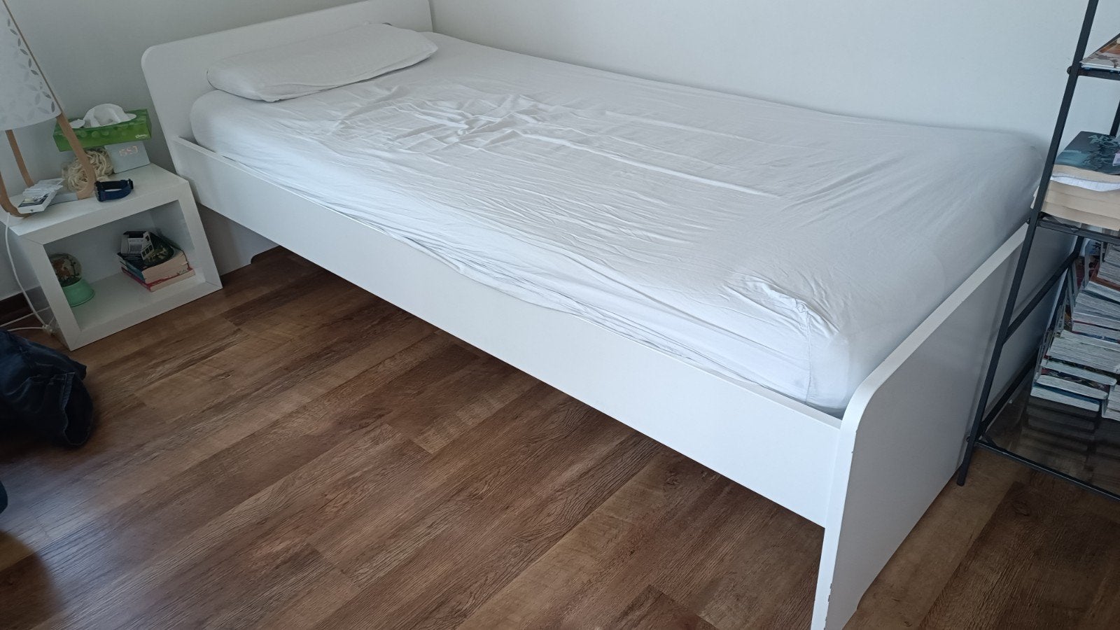 Lit 1 place 90x200 + matelas + sommier, Enlèvement, Comme neuf, Une personne, Blanc