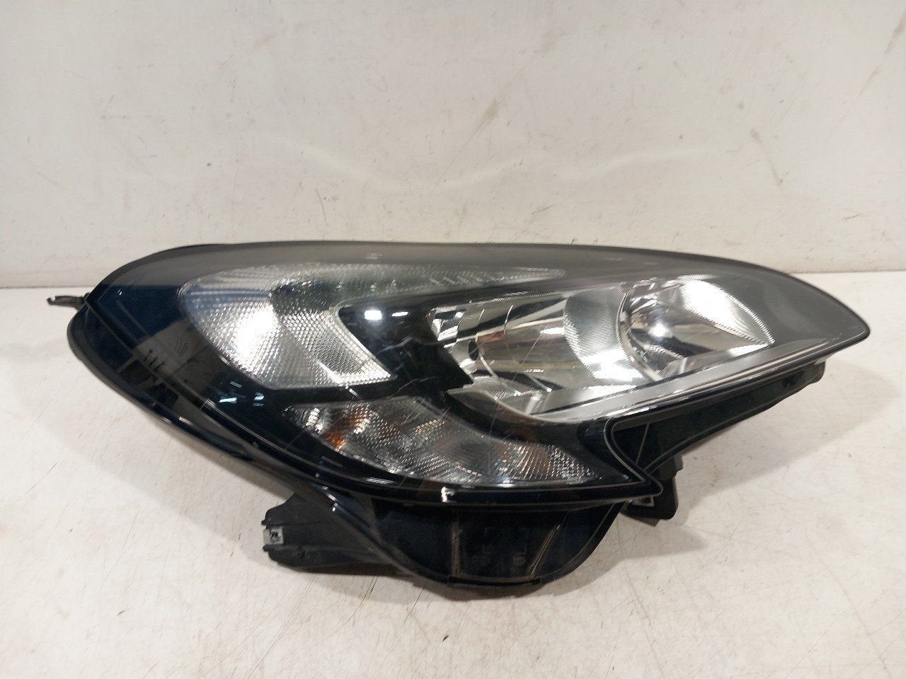 Koplamp rechts Opel Corsa, Onderdelen@venauto.nl, Van der Ven Autorecycling B.V., Ettenseweg 76, 4706 PB Roosendaal, The Netherlands