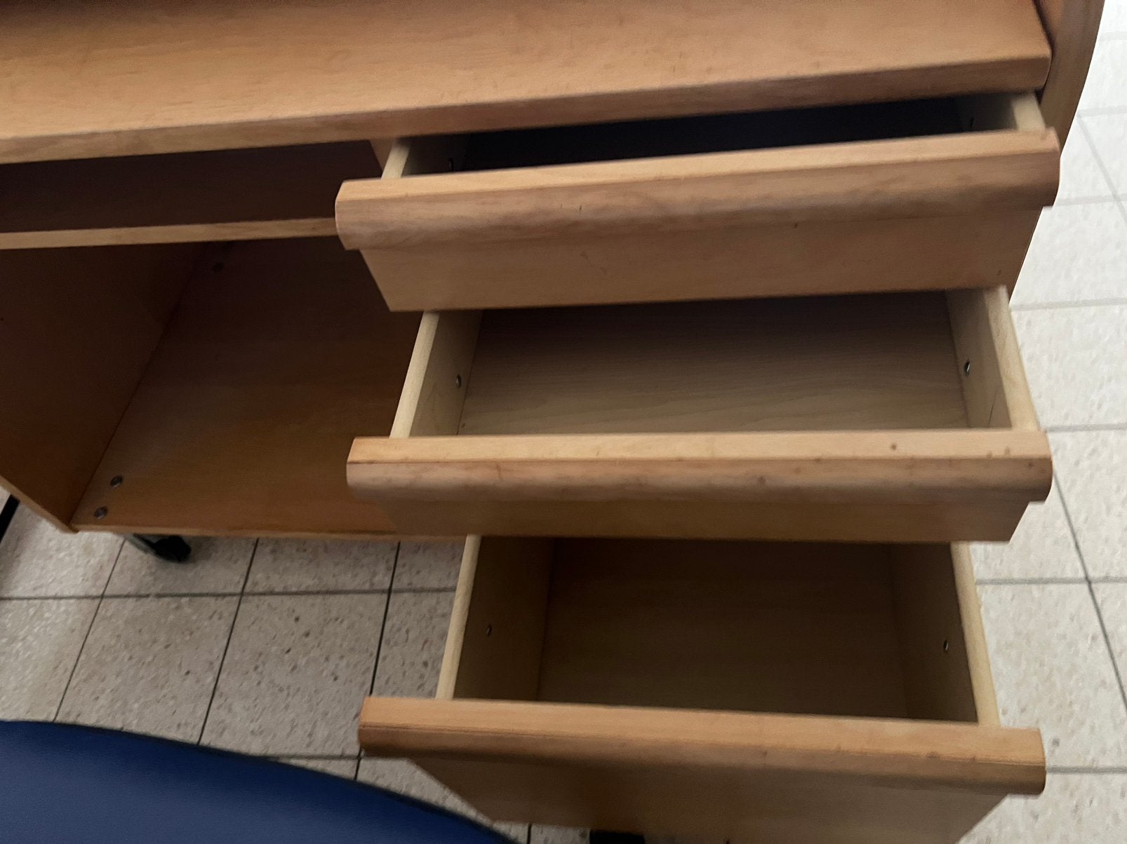 Bureau + chaise à donner, Ophalen, Zo goed als nieuw