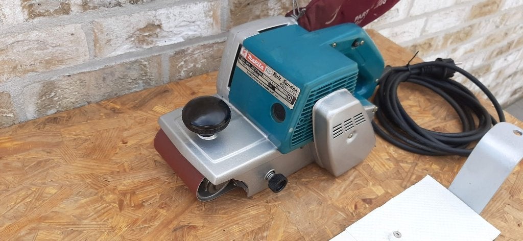 Schuurmachine, bandschuurmachine, schuurbandmachine Makita, Doe-het-zelf en Bouw, Ophalen of Verzenden, Gebruikt, 600 tot 1200 watt
