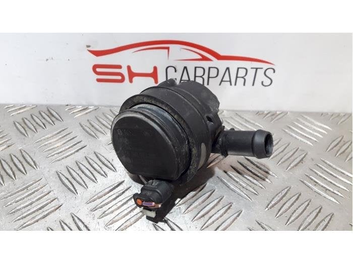 Pompe à eau supplémentaire d'un Mercedes GLA, 3 mois de garantie, Utilisé, -, -