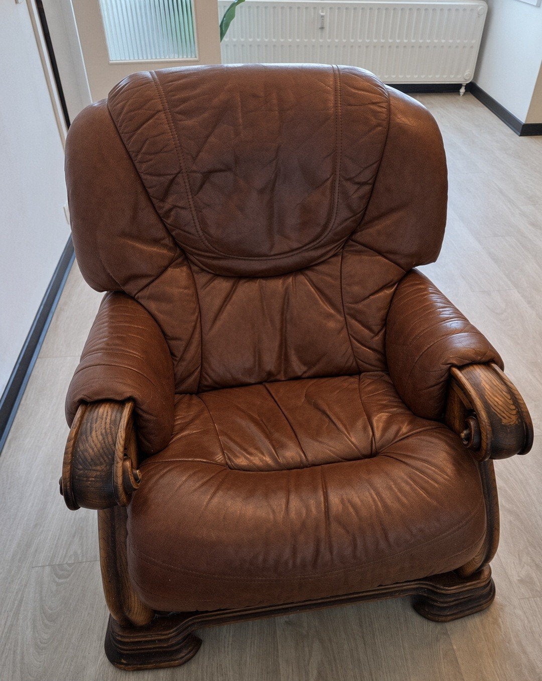 Koninklijke fauteuil: comfort - stoel - leer - hout, Ophalen, Gebruikt, 75 tot 100 cm, Hout