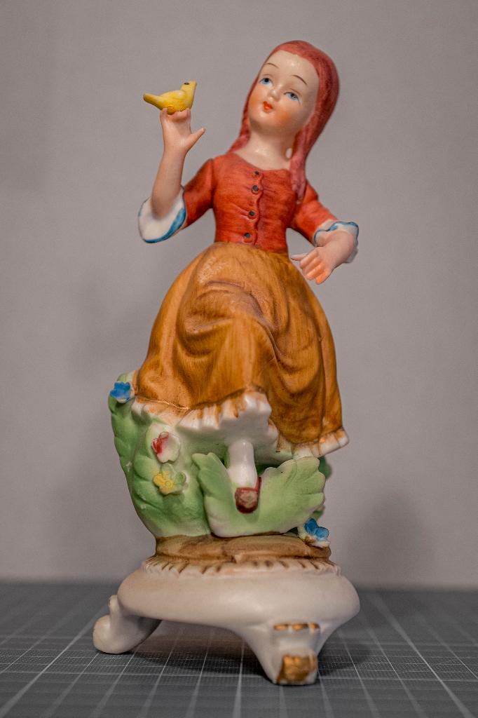 Vintage biscuit porseleinen beeldje Sitzendorfer, Ophalen