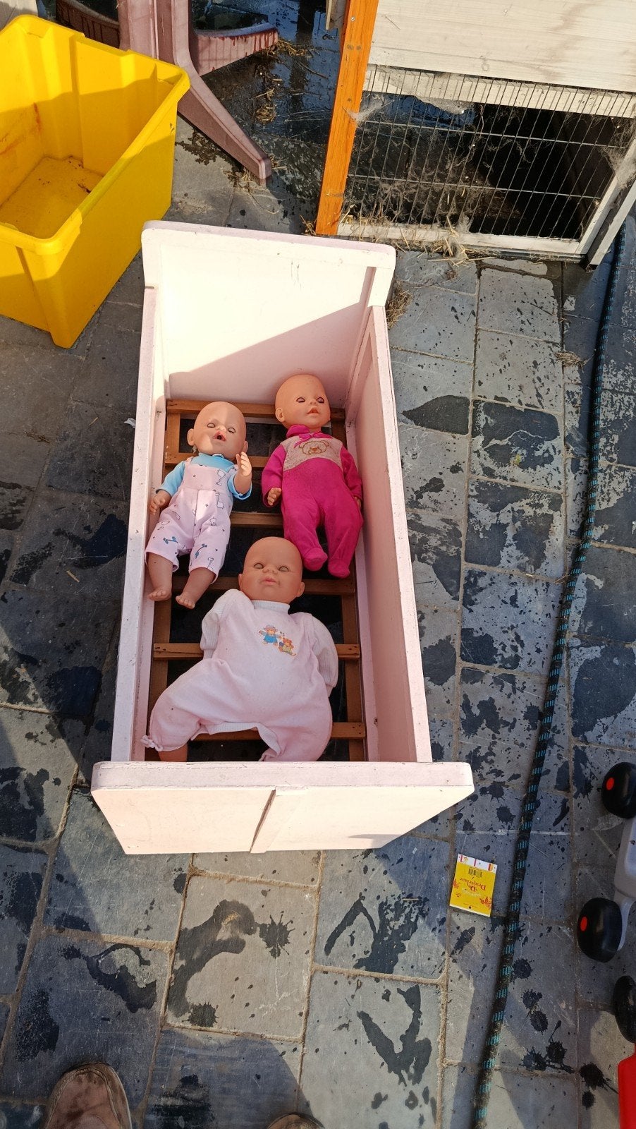 poppen bed met 3 poppen, Kinderen en Baby's, Speelgoed | Poppen, Ophalen, Gebruikt, Babypop