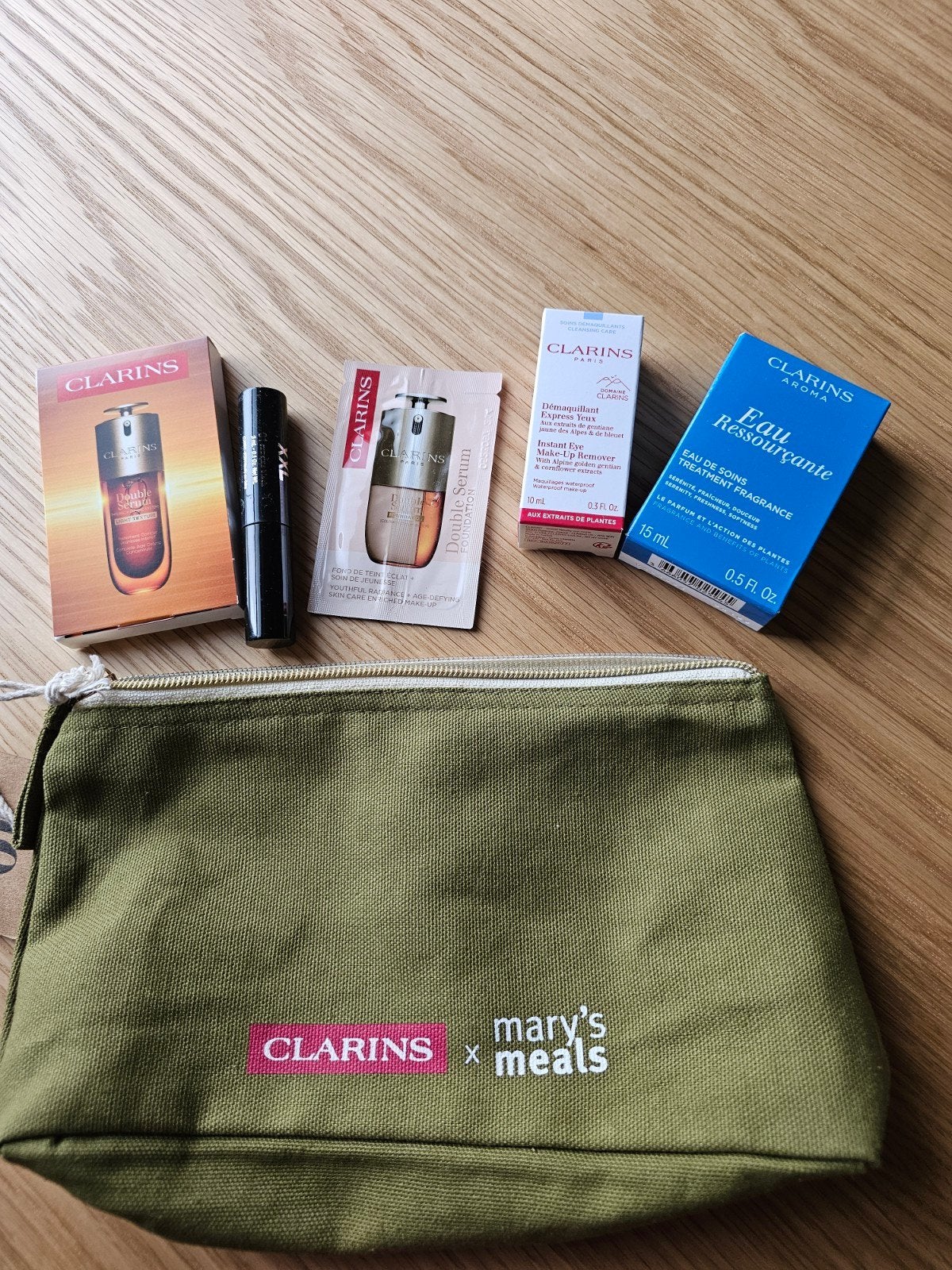 Clarins. Make up tas., Handtassen en Accessoires, Uiterlijk | Gezichtsverzorging, Ophalen of Verzenden, Nieuw, Gehele gezicht