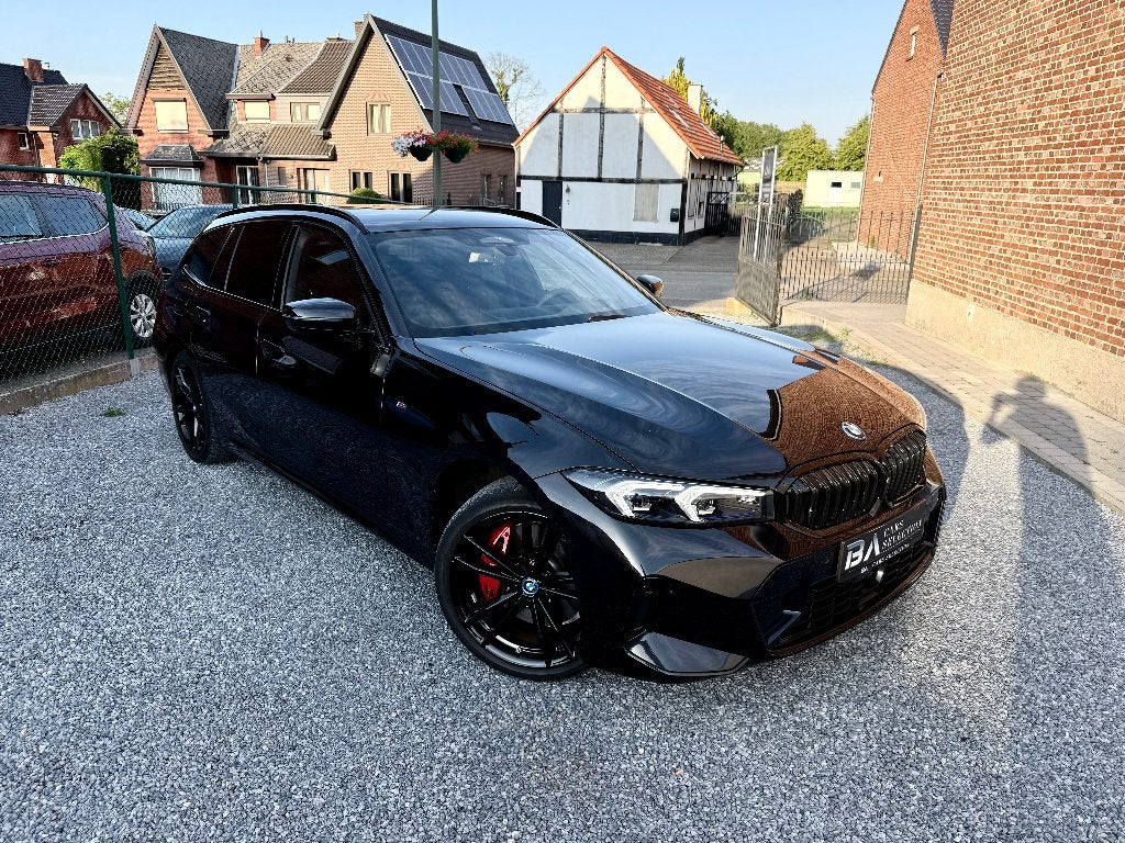 BMW 330 e Touring xDrive M | Adaptive cc | 360 | H&K | 19", Auto's, BMW, Automaat, Euro 6, 4 cilinders, Parkeerassistent