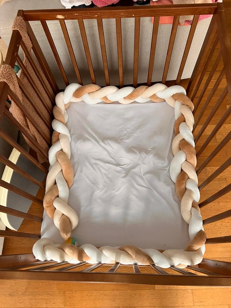 Babypark/box Novi Olivia Walnut met Aerosleep matras, Kinderen en Baby's, Ophalen, Zo goed als nieuw