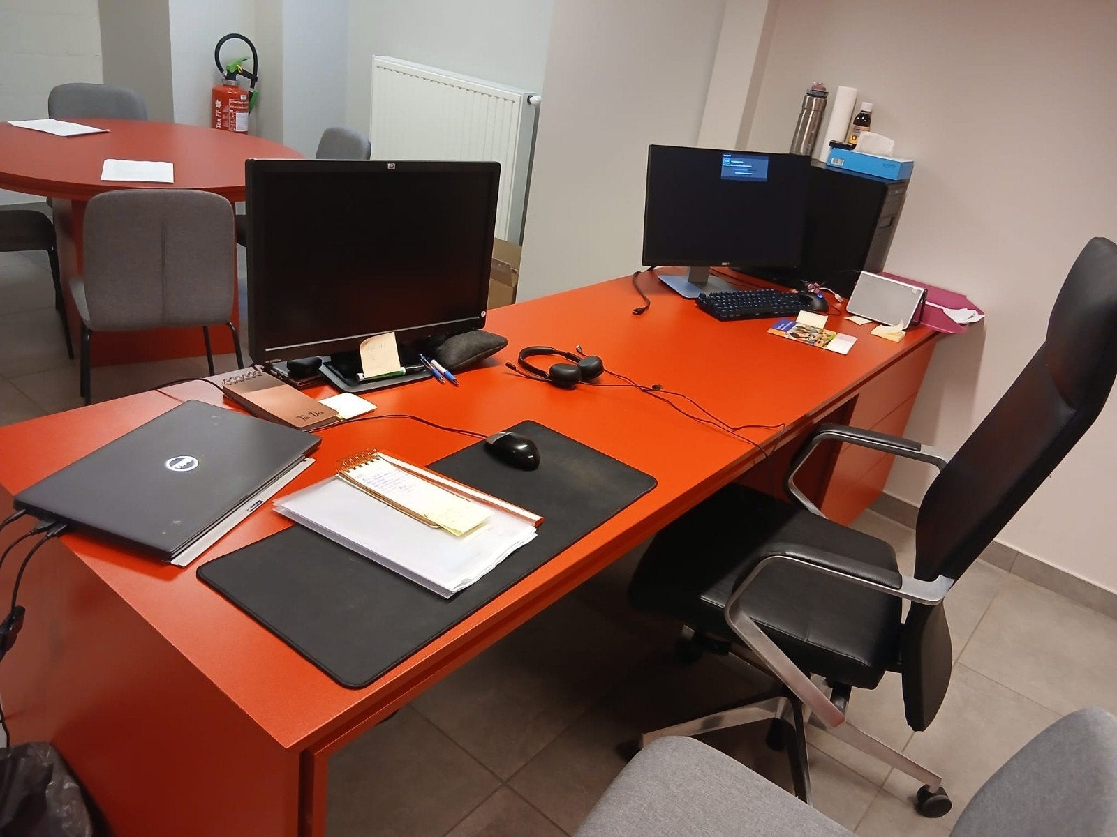 Grote bureau inclusief schuiven, Ophalen