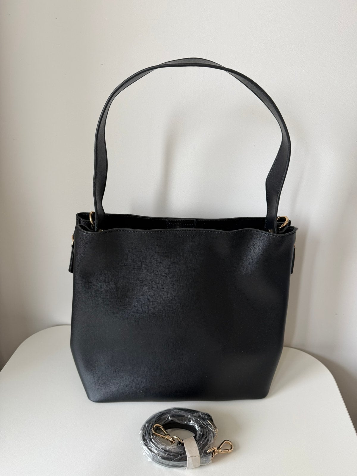 Carpisa zwarte handtas met etui (nieuw), Handtassen en Accessoires, Tassen | Damestassen, Ophalen of Verzenden, Nieuw, Zwart, Handtas
