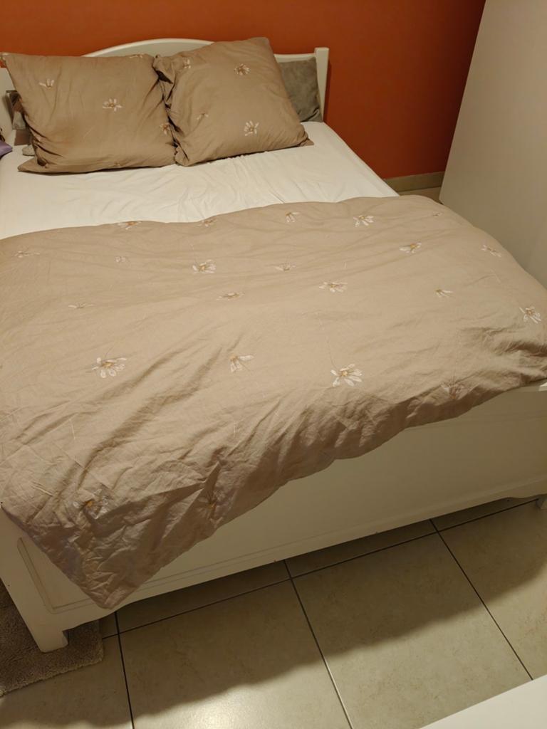 MOET WEG (bed 140x190)  + matras + matrasbesch + hoesl, Huis en Inrichting, Slaapkamer | Boxsprings, Ophalen, Twijfelaar