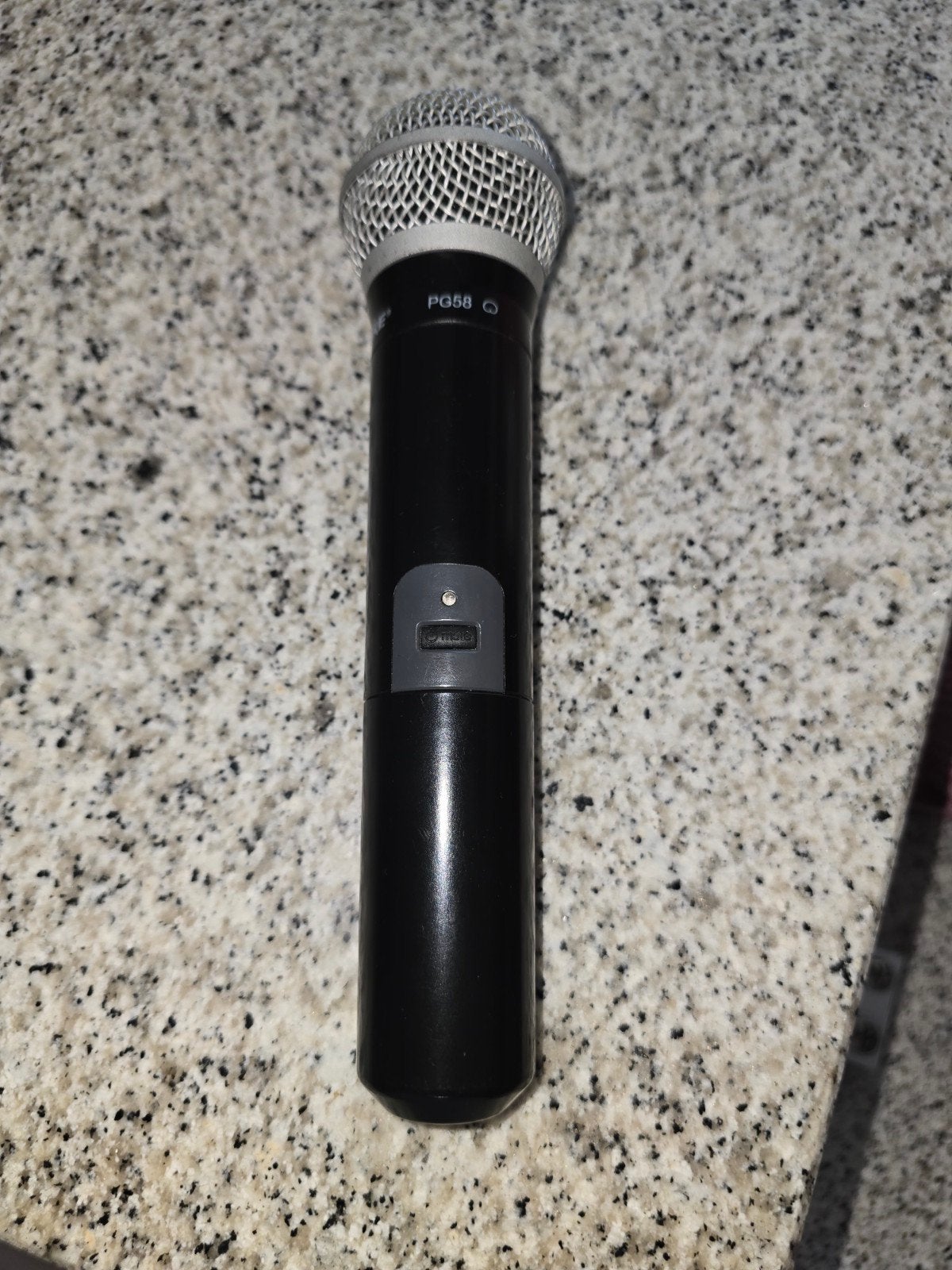 MICRO SHURE PG 58 SANS FIL ETA IMPECCABLE, Muziek en Instrumenten, Microfoons, Ophalen
