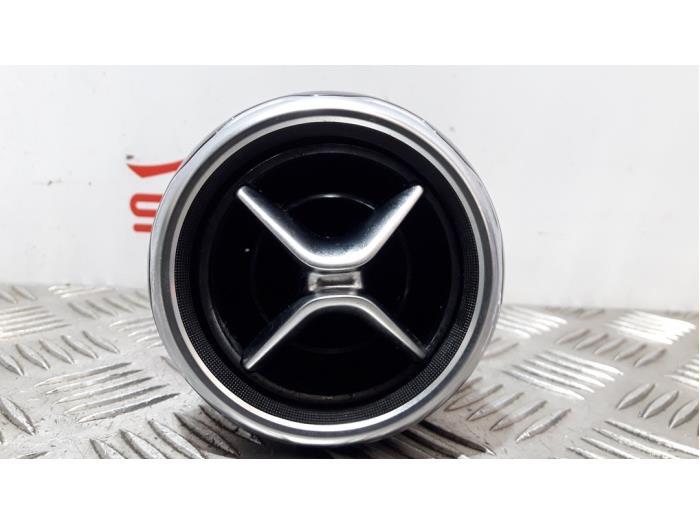 Grille aération tableau de bord d'un Mercedes GLA, 3 mois de garantie, Utilisé, -, -