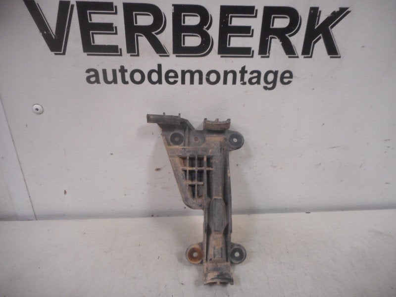 SUPPORT PARE-CHOCS AVANT DROIT Audi 100 Avant Quattro (C4), Auto-Union-Straße  1,
85057  Ingolstadt, DE, Info@audi.de, Audi, Utilisé