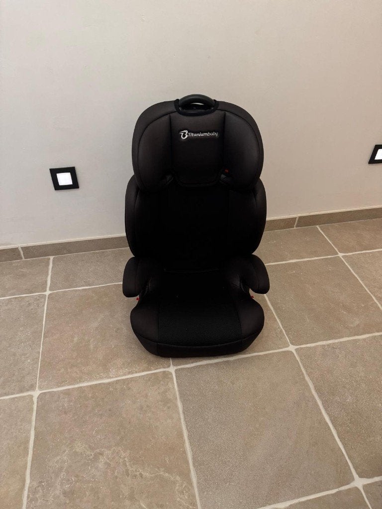 Titaniumbaby autostoel 2 in 1 (15-36 kg) zeer goede staat, Ophalen, 15 t/m 36 kg, Afneembare rugleuning, Zo goed als nieuw