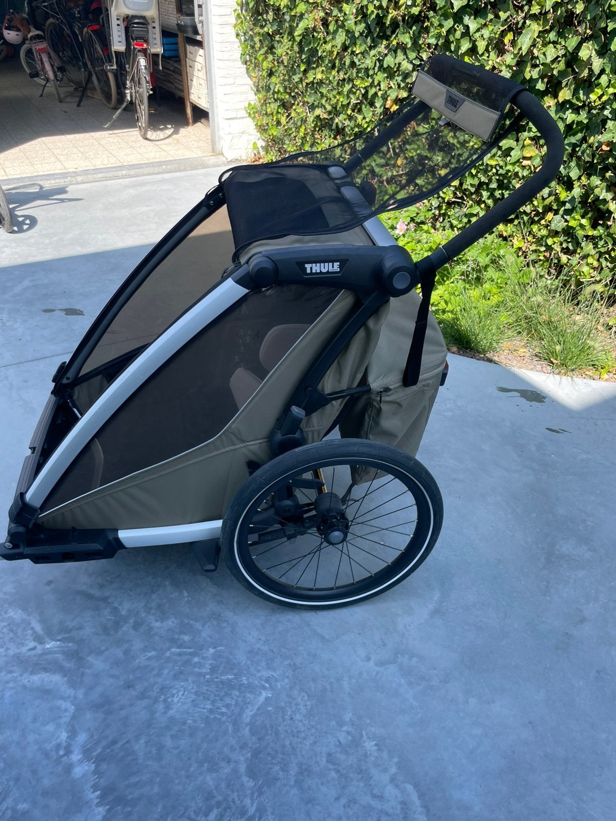 Remorque à vélo Thule XT pour 2 enfants, Vélos & Vélomoteurs, Enlèvement, Comme neuf