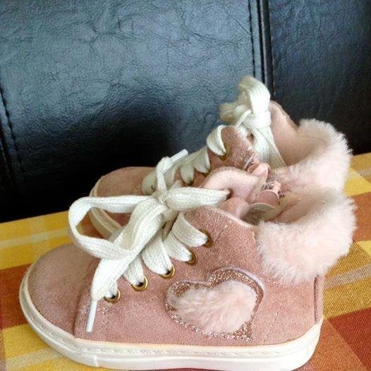 Suède sneakers voor babymeisjes p.20, Kinderen en Baby's, Babykleding | Schoentjes en Sokjes, Meisje, Ophalen of Verzenden, Zo goed als nieuw