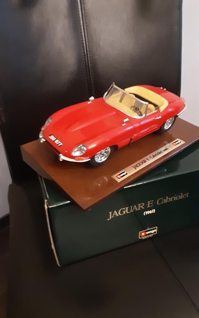 1/18 Burago Jaguar E TYPE Cabriolet, Hobby en Vrije tijd, Ophalen of Verzenden, Gebruikt, Auto, Burago