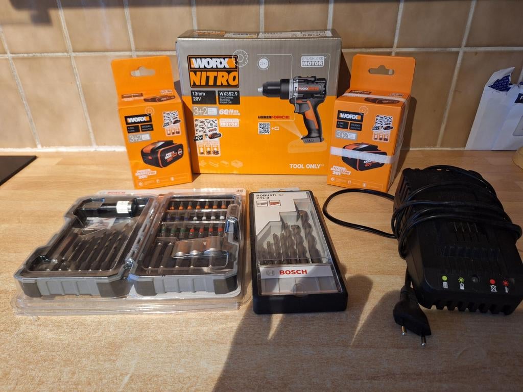 Visseuse batterie chargeur et accessoirs nouveau, Enlèvement, Perceuse
