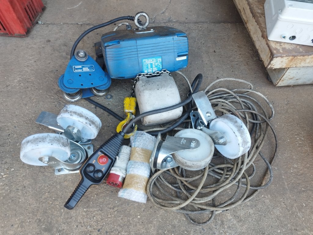 Portique de 5 m avec treuil 500kg - 2021 - état neuf, Bricolage & Construction, Treuils et Palans, Électrique, Comme neuf, Enlèvement