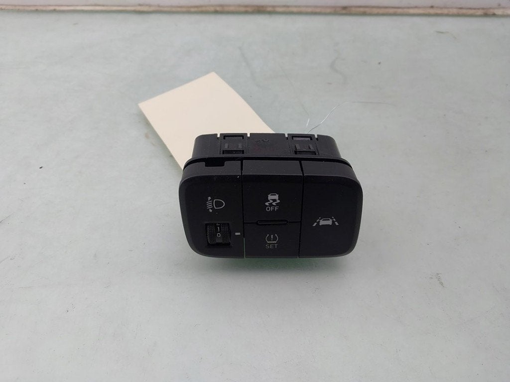COMMUTATEUR Hyundai i10 (01-2019/-) (|93700K7060NNB|), Hyundai Motor Deutschland GmbH, Kaiserleipromenade 5
63067  Offenbach am Main, DE