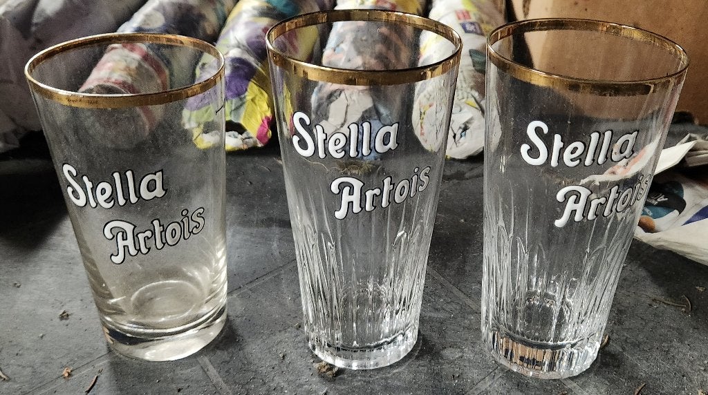 Stella Artois Emailglazen 33cl - 1 boerke - 2 ribbekes, Verzamelen, Ophalen, Zo goed als nieuw, Glas of Glazen, Stella Artois
