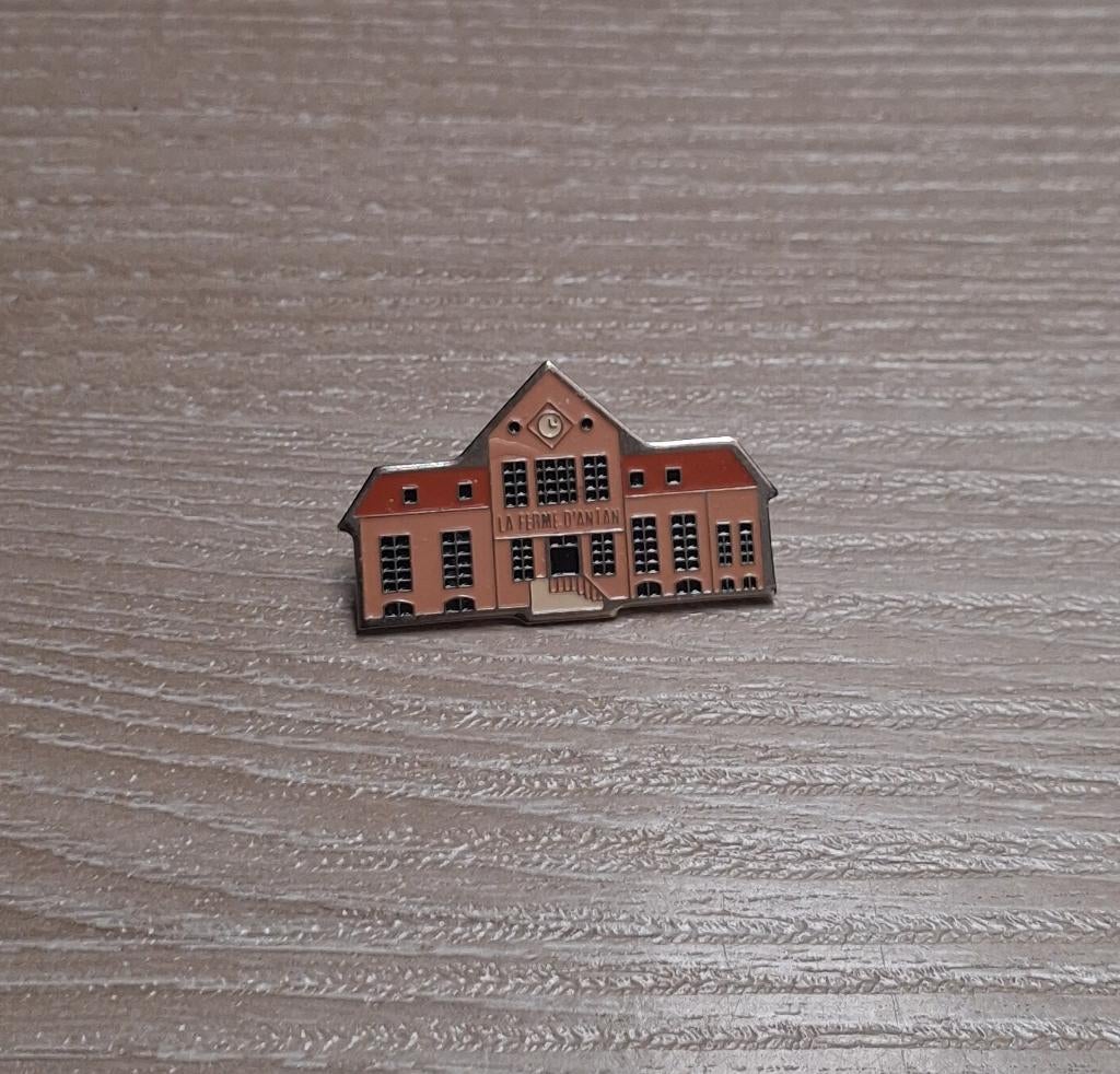 PIN - LA FERME D'ANTAN - SAINTE-ODE - LUXEMBURG - KAAS, Envoi, Utilisé, Autres sujets/thèmes, Insigne ou Pin's