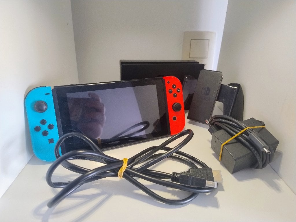 Nintendo Switch, Games en Spelcomputers, Spelcomputers | Nintendo Switch, Ophalen, Zo goed als nieuw, Met 2 controllers, Switch 2019 Upgrade