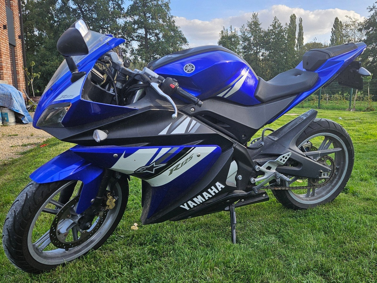 Yamaha YZF- R125 ligne Akrapovic, Motoren, Particulier