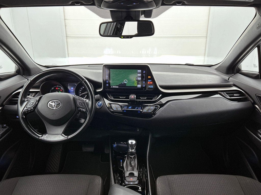 Toyota C-HR 1.8 VVT i-Hybrid C-Lub Aut. | Trekhaak | Achteru, Euro 6, 4 cilinders, Wit, Bedrijf
