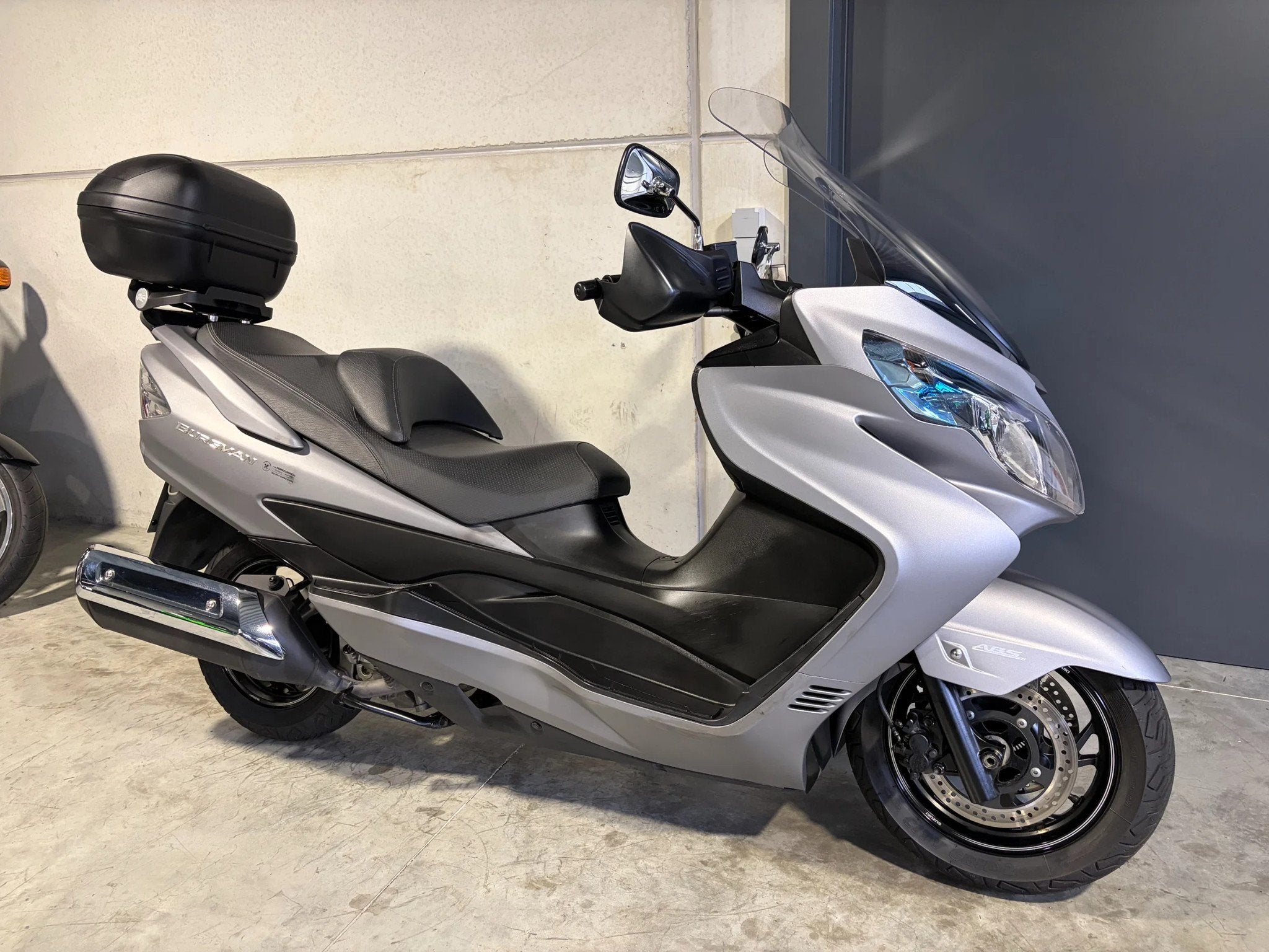 Suzuki AN 400 Burgman abs met topcase (bj 2016), 400 cc, Scooter, Bedrijf, 12 t/m 35 kW