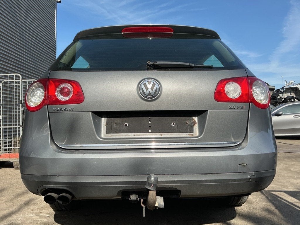 ATTELAGE REMORQUE Volkswagen Passat Variant (3C5), Volkswagen, Volkswagen AG, Utilisé, Kundenbetreuung@volkswagen.de