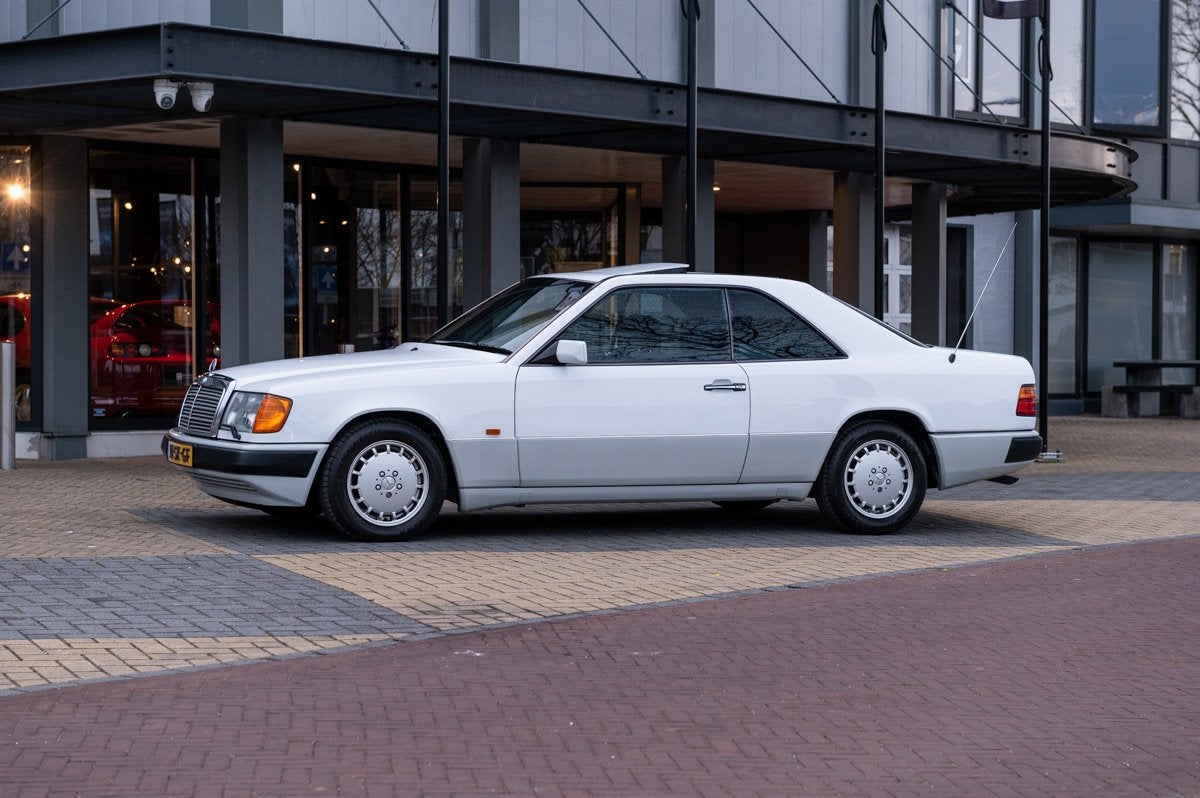 Mercedes-Benz E-Klasse 300 CE-24 (W124) (automatique), Autos, Achat, Carnet d'entretien, Autres couleurs, 2 portes