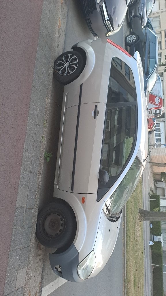 Ford Fiesta, Argent ou Gris, Achat, Boîte manuelle, Noir