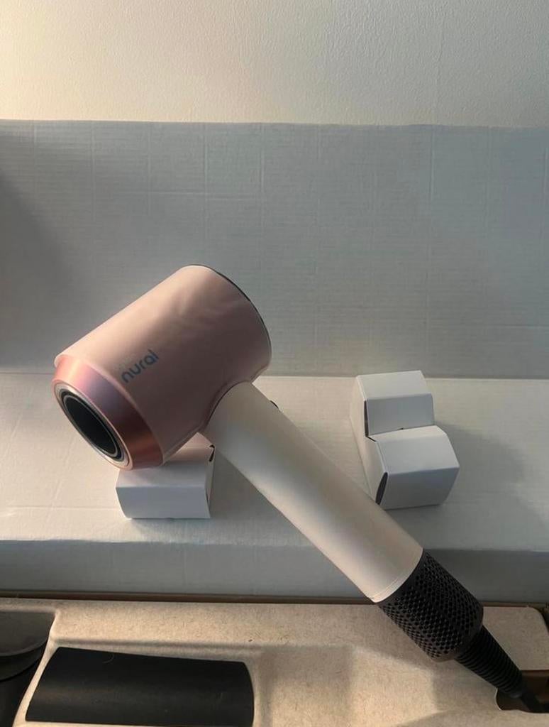 Dyson sèche-cheveux Supersonic Nural, Bijoux, Sacs & Beauté, Beauté | Soins des cheveux, Enlèvement, Neuf, Sèche-cheveux