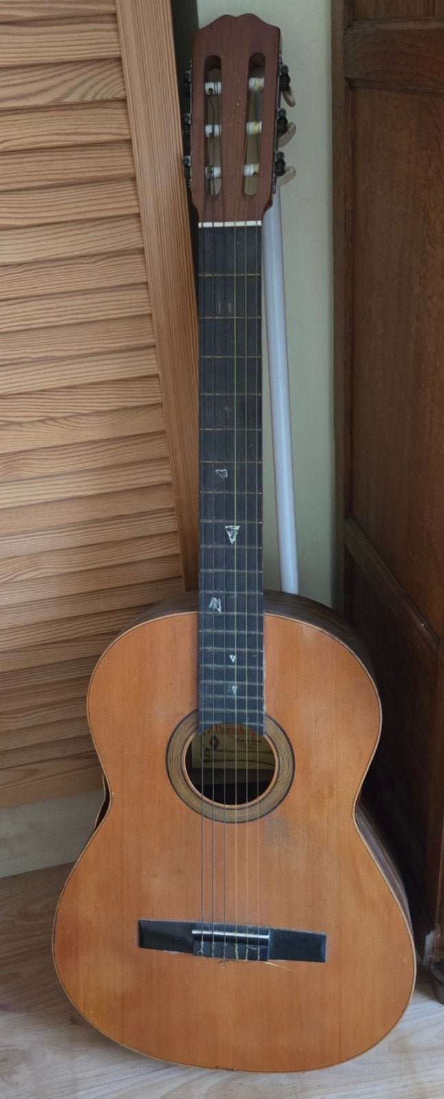 guitare vintage  caisson abîmé mais fonctionne parfait, Musique & Instruments, Enlèvement