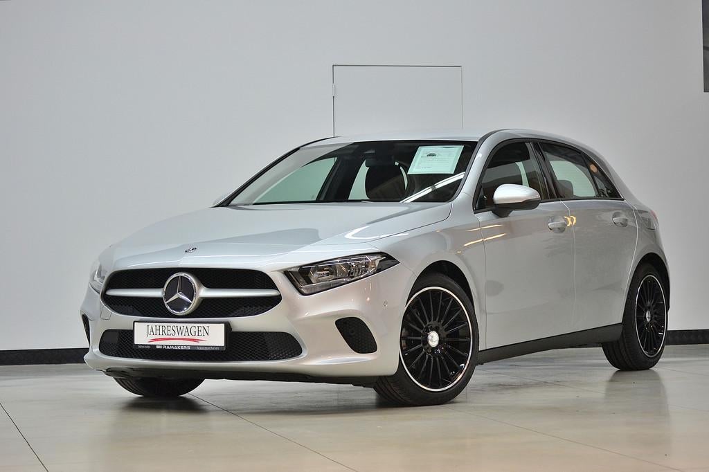 Mercedes-Benz A 200 Benzine | Sport-look MBUX Navi Lane-assi, Auto's, Mercedes-Benz, Voorwielaandrijving, Stof, Gebruikt, 4 cilinders