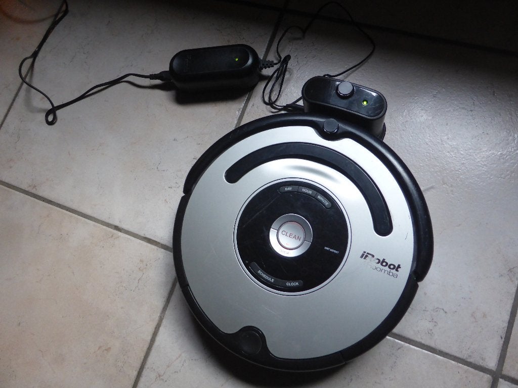 Irobot roomba met laadstation in goede werkende staat, Elektronische apparatuur, Ophalen of Verzenden, Gebruikt, Robotstofzuiger