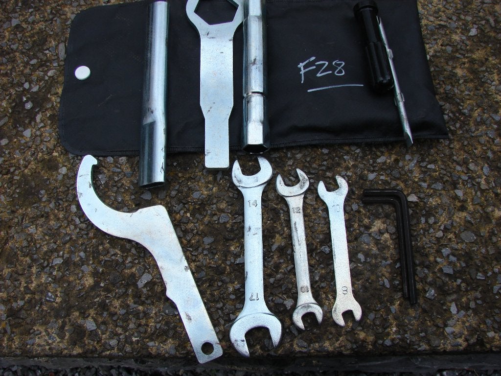 Trousses d' outillage d' origine KTM-HONDA-YAMAHA-DUCATI ..., Enlèvement, Utilisé