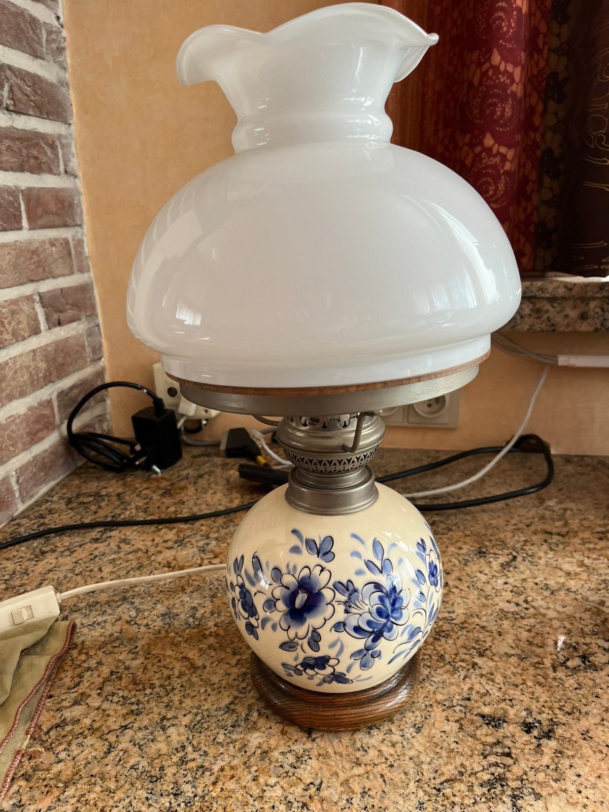 Mooie lamp met Delftsblauw in voet, Ophalen