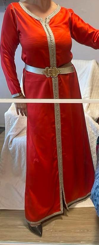 Caftan satinée broderies dorées ceinture bijou 40-44 neuf, Autres types, Comme neuf, Envoi, Taille 42/44 (L)