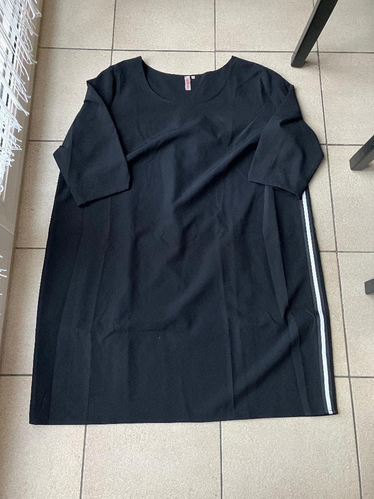 Nieuwe zwart ( met witte ) jurk - Maat 52, Kleding | Dames, Grote Maten, Ophalen of Verzenden, Nieuw, Zwart, Jurk