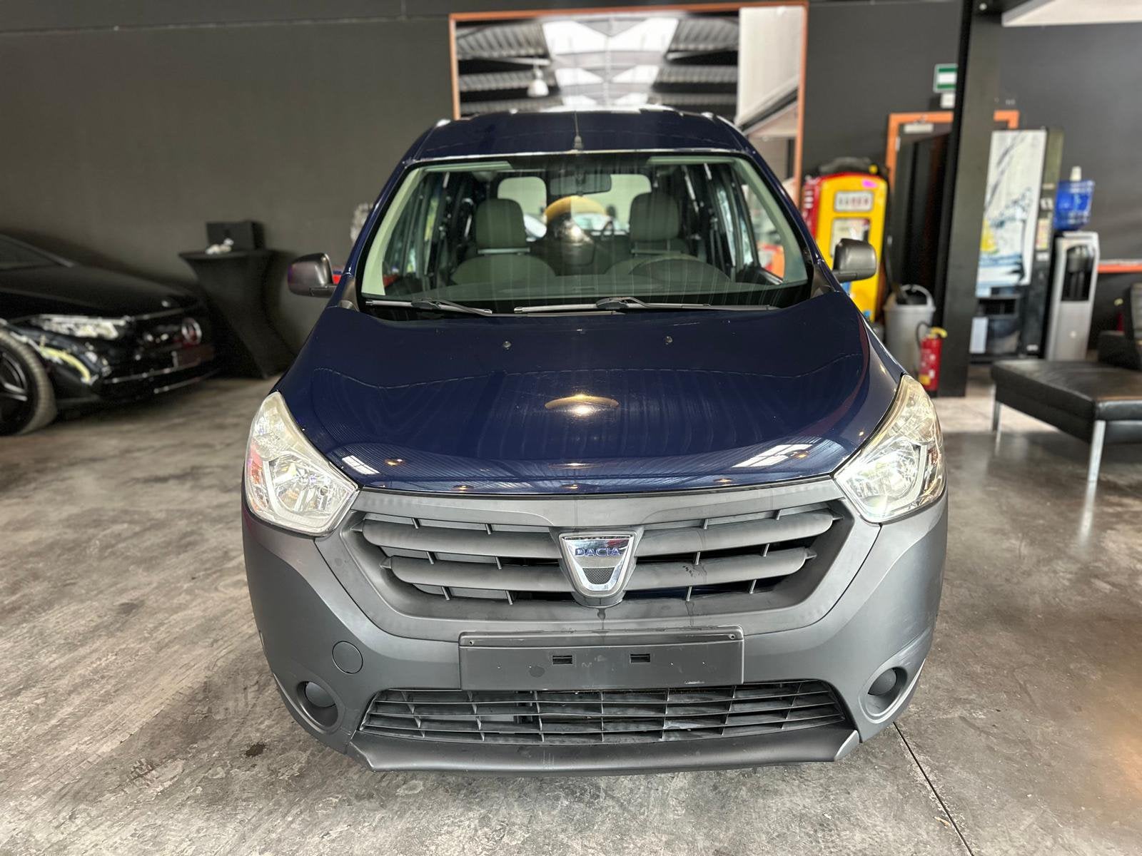 DACIA DOKKER, Auto's, Voorwielaandrijving, Euro 5, Zwart, 4 cilinders