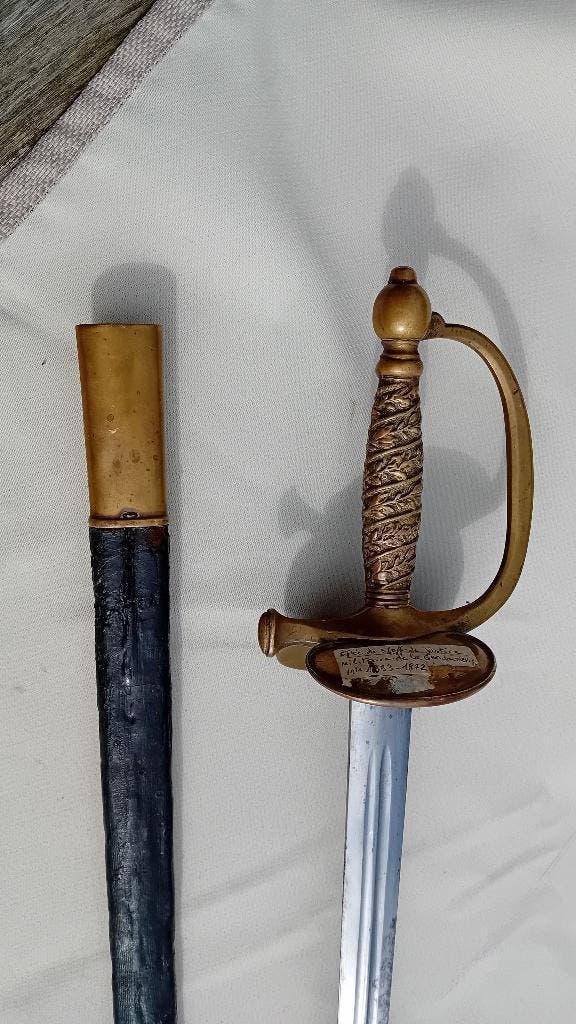Officier de gendarmerie français au sabre M1853, Enlèvement ou Envoi, Gendarmerie, Épée ou sabre
