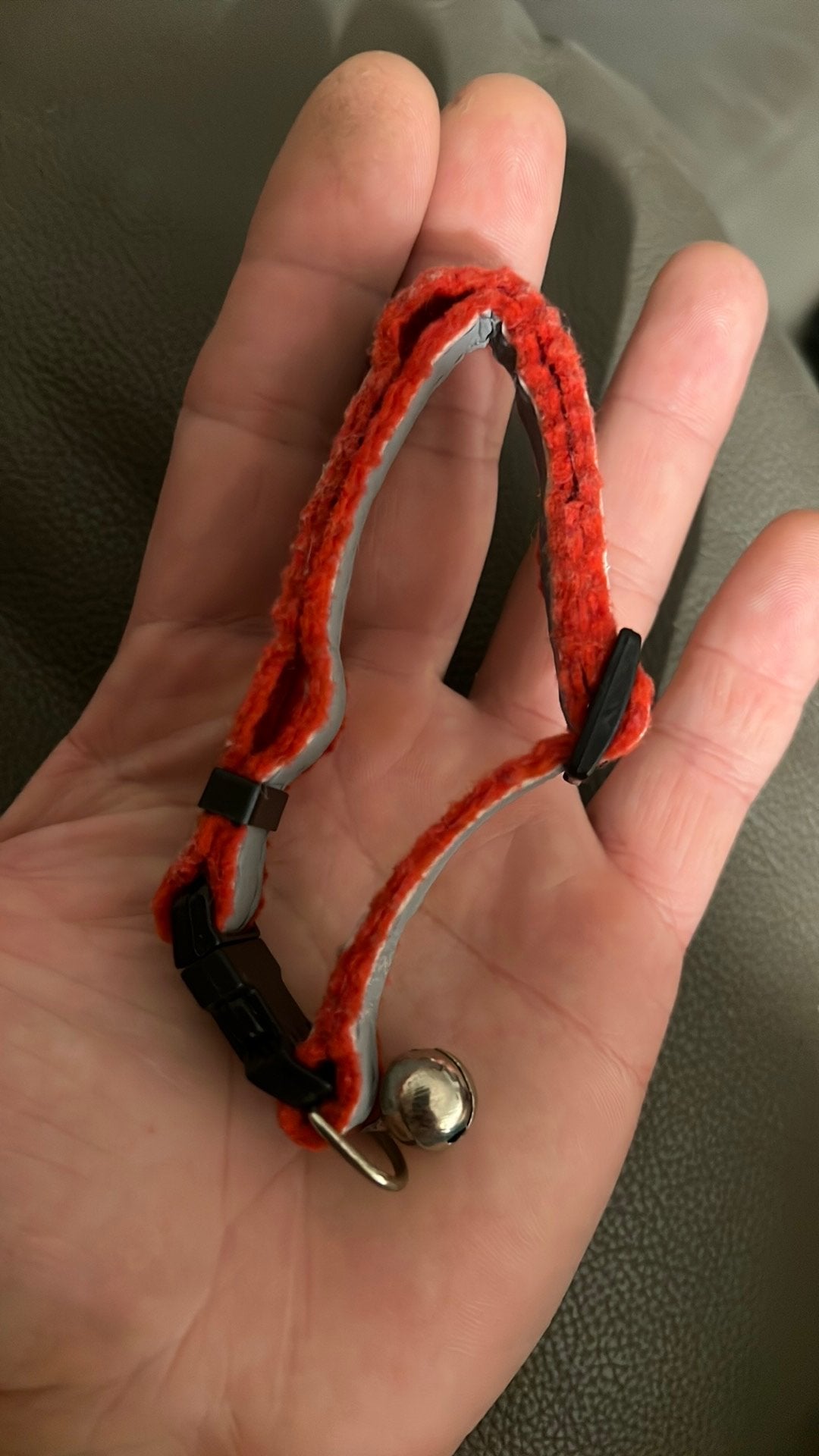 Rode kattenbandje, Ophalen, Zo goed als nieuw