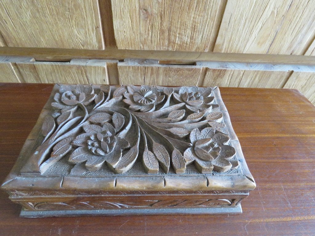 Boîte à bijoux vintage en bois sculpté de fleurs, Enlèvement ou Envoi